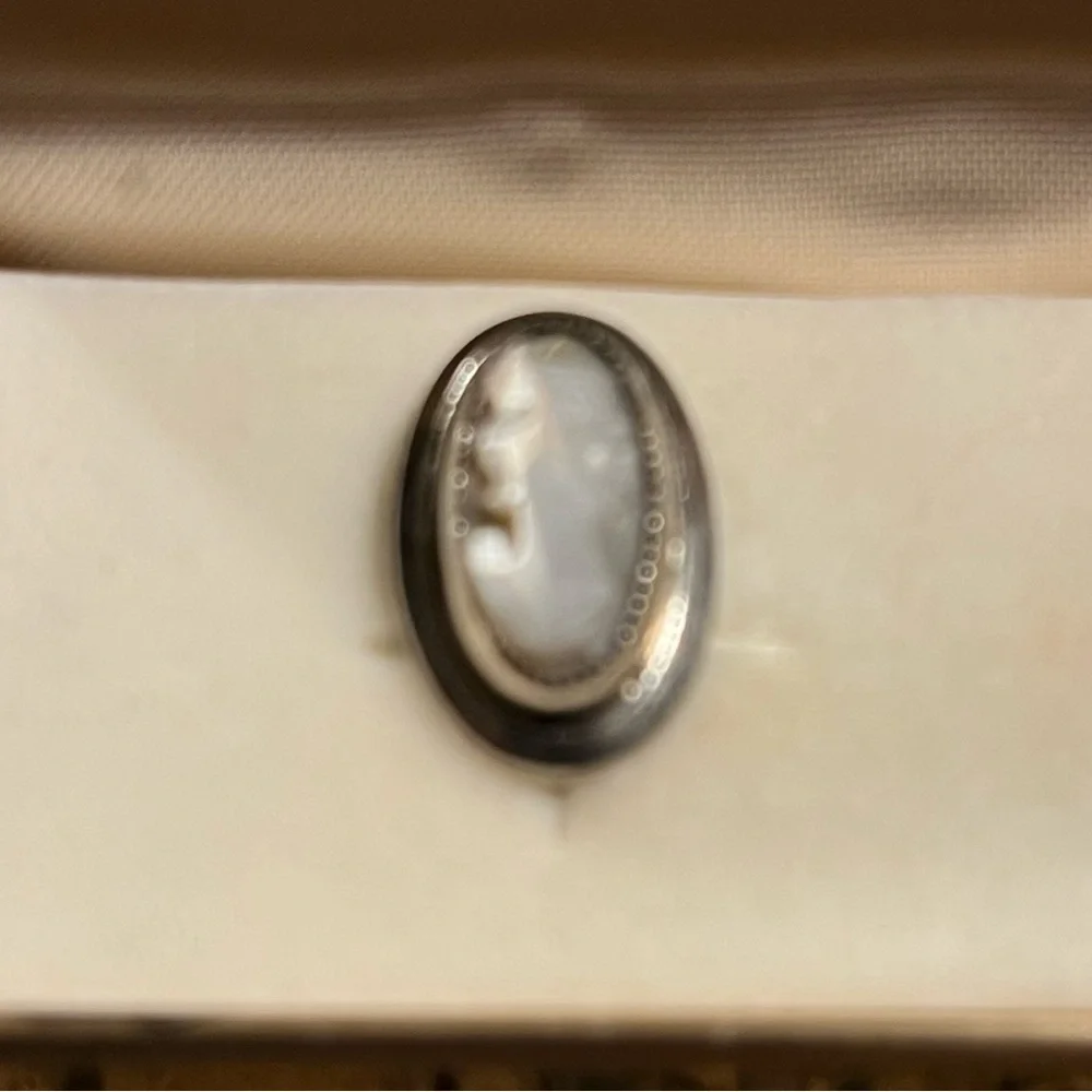 Vintage Lady Coventry Cameo Clip On Earrings - Picture 4 of 11